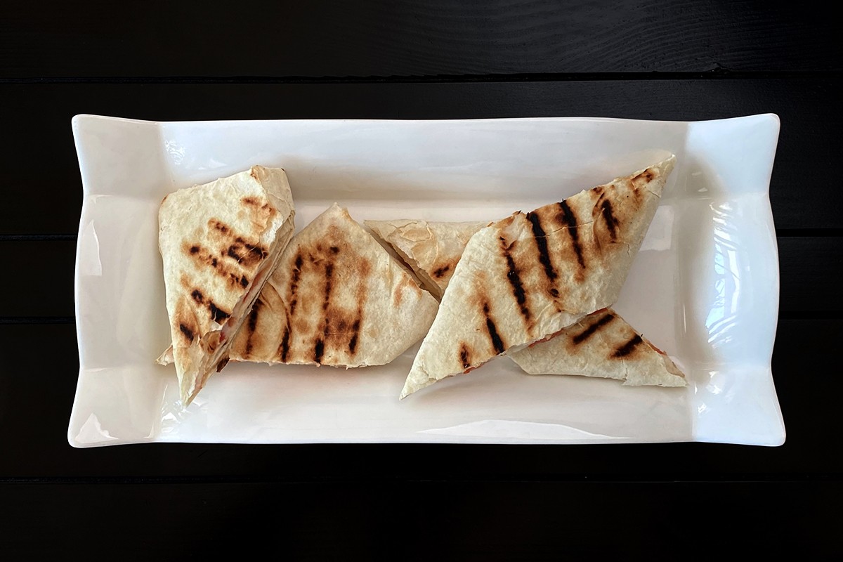 Лаваш с сыром и томатами